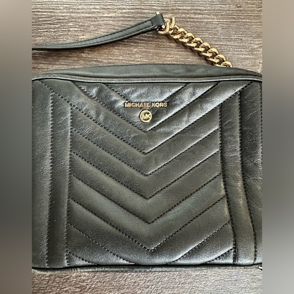 Michael Kors Jet Set Medium Quilted Bag - Picture 2 of 15